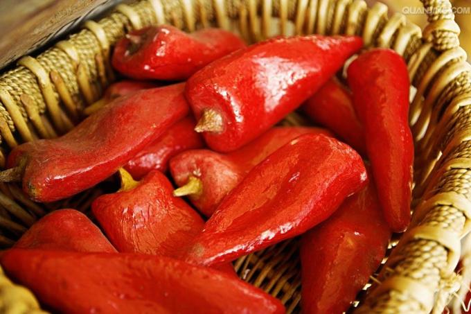 La producción de la fábrica de Neihuang deshidrató los chiles dulces rojos de la paprika